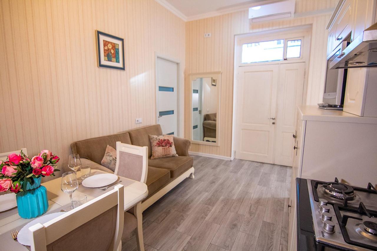 Royal Apartment In Old Tbilisi Buitenkant foto